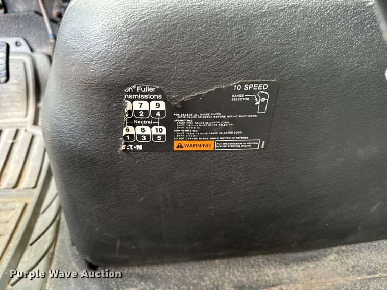 image for item DV5917 2012 International  8600 semi truck