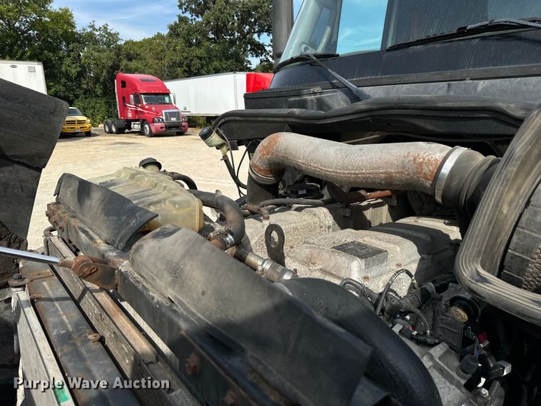 image for item DV5917 2012 International  8600 semi truck