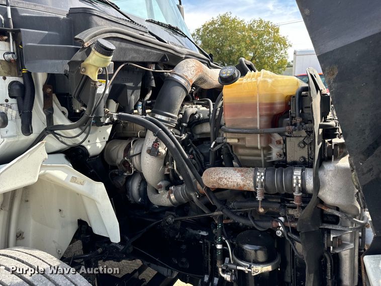 image for item DV5917 2012 International  8600 semi truck