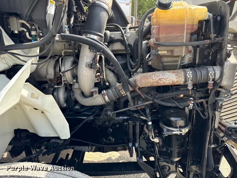 image for item DV5917 2012 International  8600 semi truck