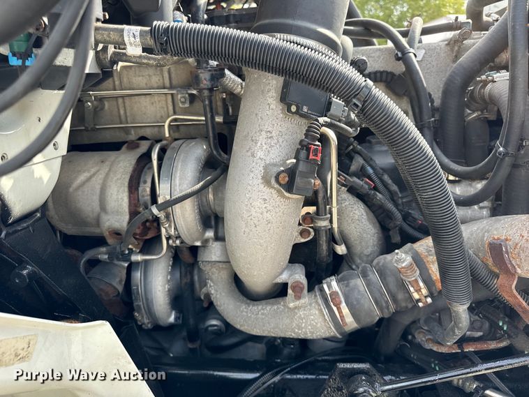 image for item DV5917 2012 International  8600 semi truck