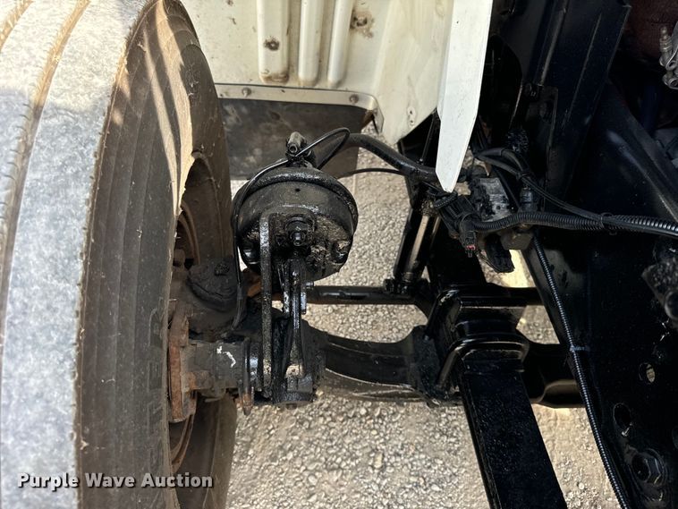 image for item DV5917 2012 International  8600 semi truck