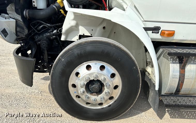 image for item DV5917 2012 International  8600 semi truck