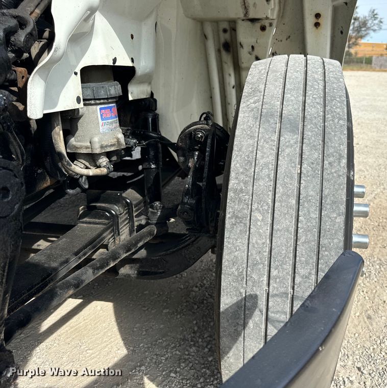 image for item DV5917 2012 International  8600 semi truck