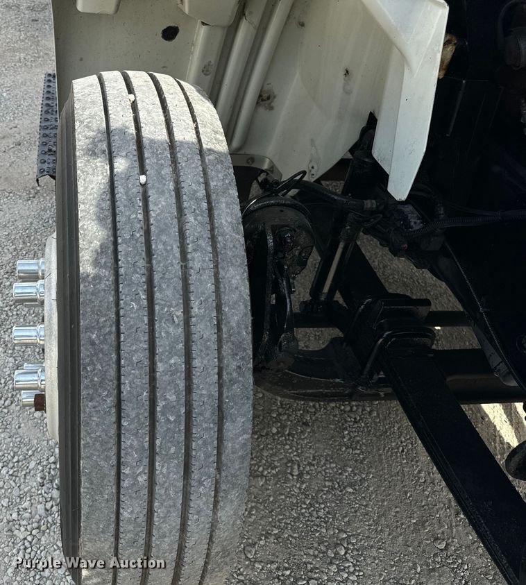 image for item DV5917 2012 International  8600 semi truck