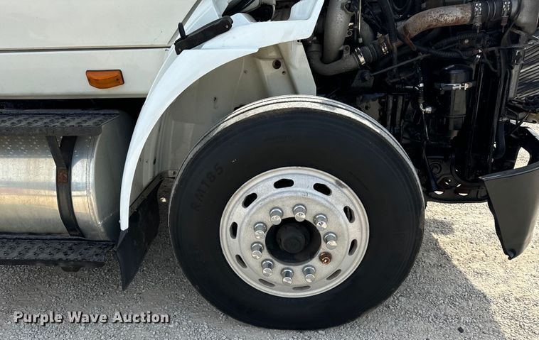 image for item DV5917 2012 International  8600 semi truck