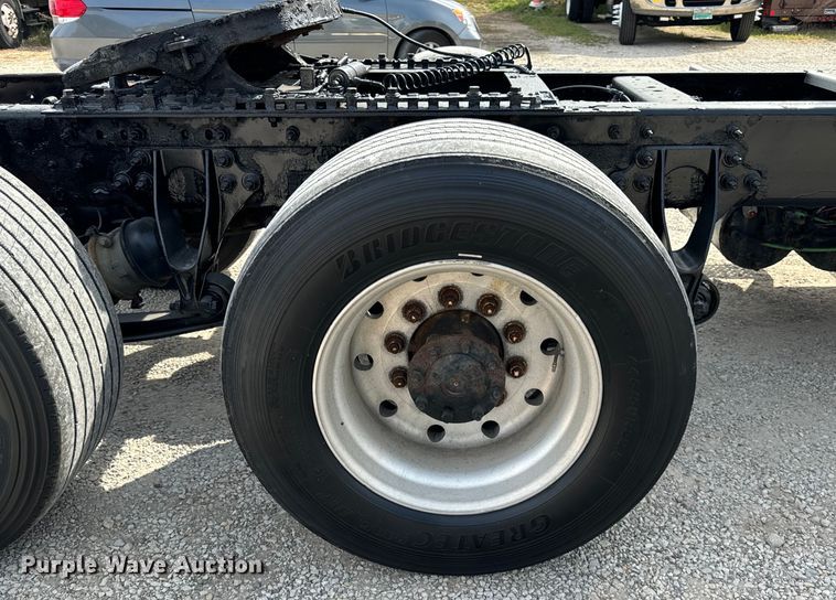 image for item DV5917 2012 International  8600 semi truck