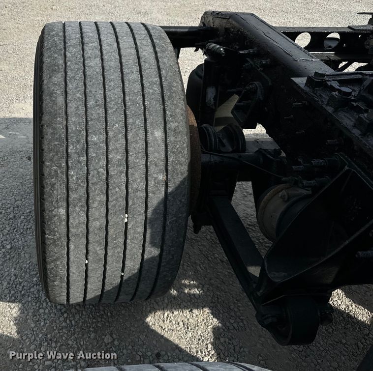 image for item DV5917 2012 International  8600 semi truck