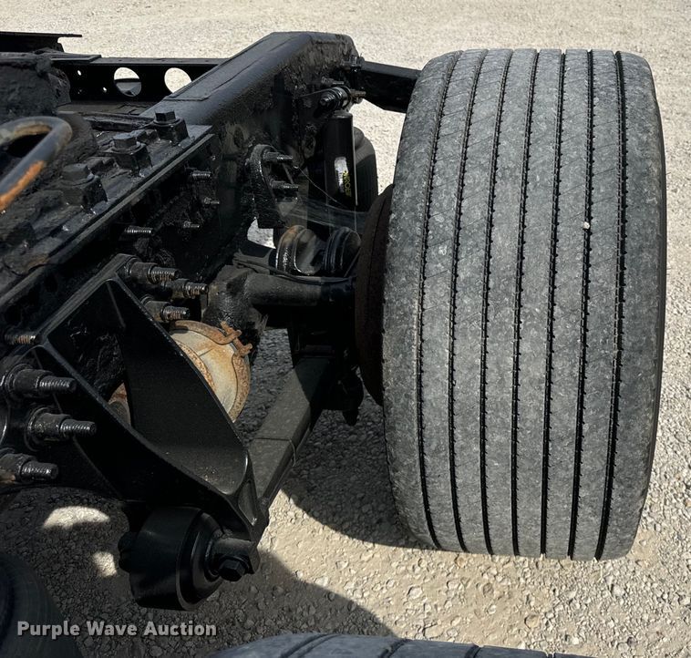 image for item DV5917 2012 International  8600 semi truck