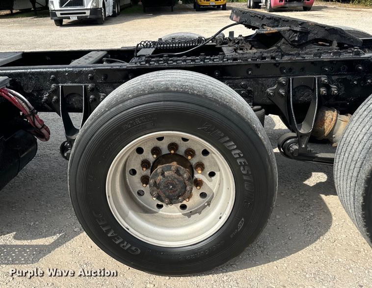 image for item DV5917 2012 International  8600 semi truck