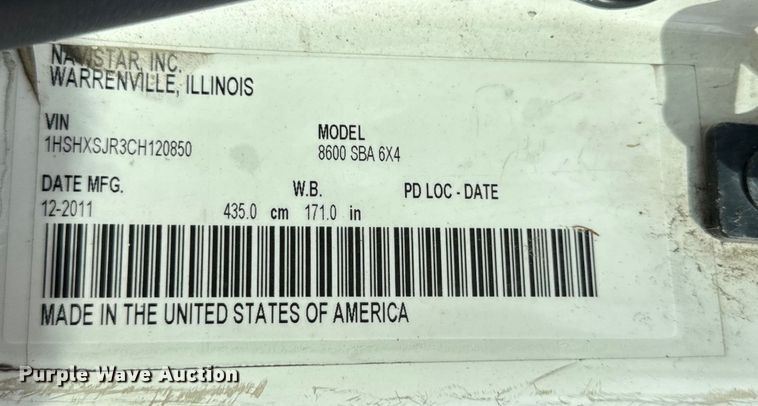 image for item DV5917 2012 International  8600 semi truck