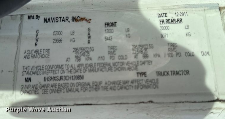 image for item DV5917 2012 International  8600 semi truck