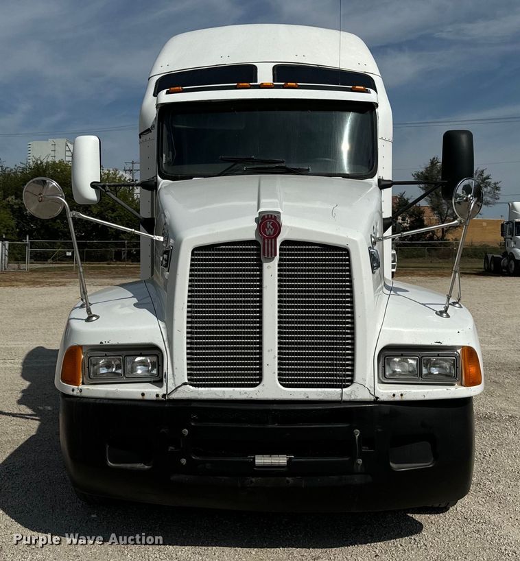 image for item DV5918 2007 Kenworth  T600 semi truck