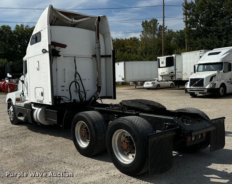 image for item DV5918 2007 Kenworth  T600 semi truck