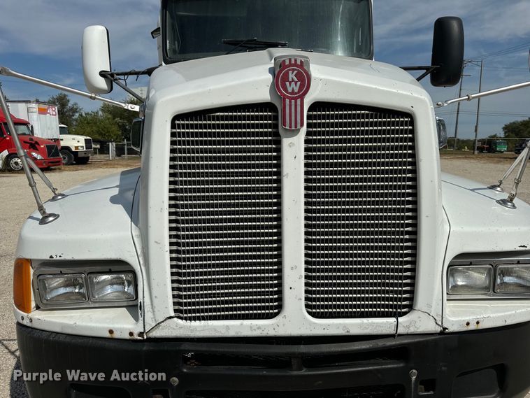 image for item DV5918 2007 Kenworth  T600 semi truck