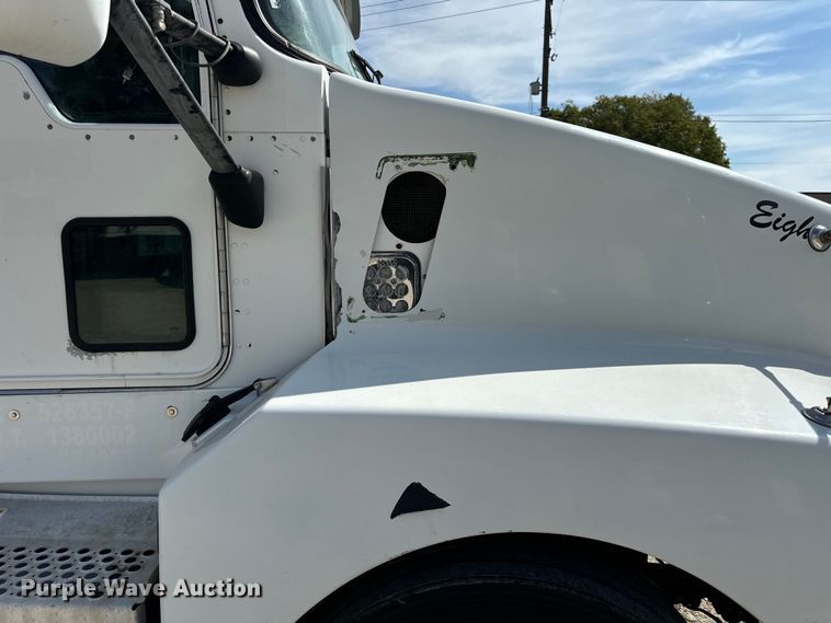 image for item DV5918 2007 Kenworth  T600 semi truck