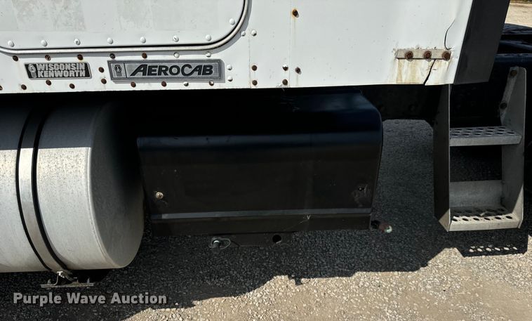 image for item DV5918 2007 Kenworth  T600 semi truck