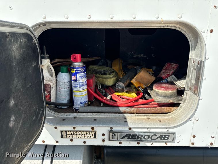 image for item DV5918 2007 Kenworth  T600 semi truck