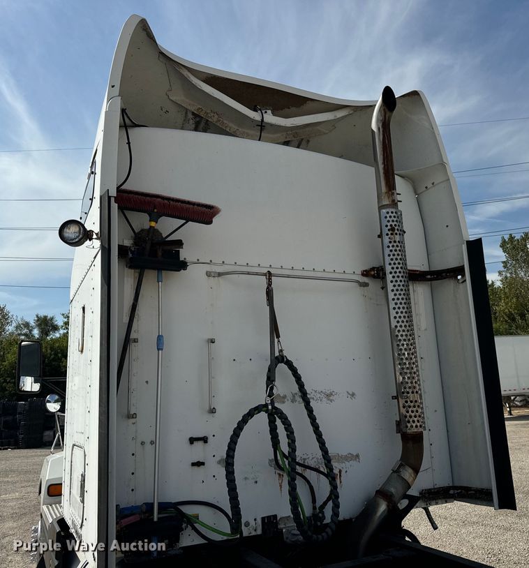 image for item DV5918 2007 Kenworth  T600 semi truck