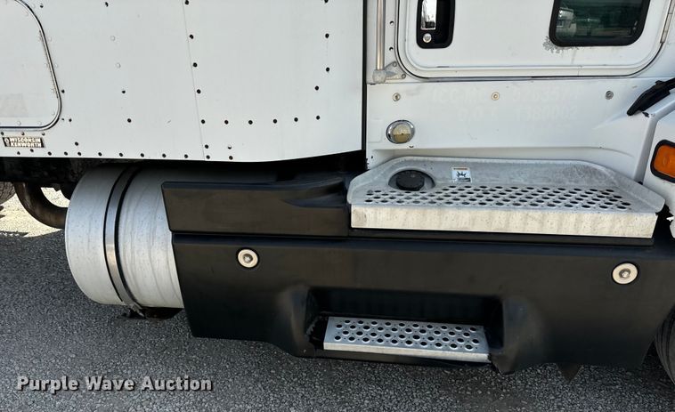 image for item DV5918 2007 Kenworth  T600 semi truck