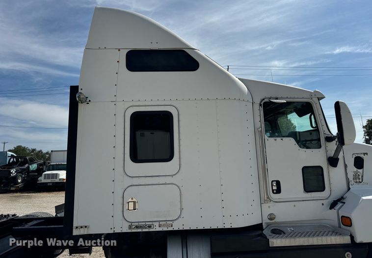 image for item DV5918 2007 Kenworth  T600 semi truck