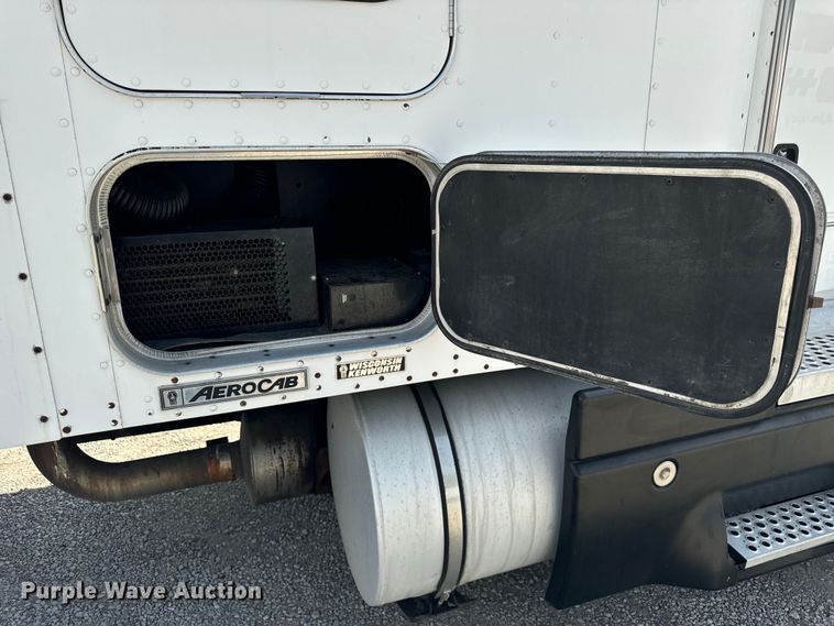 image for item DV5918 2007 Kenworth  T600 semi truck