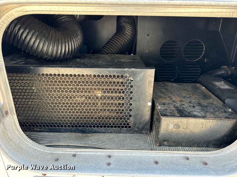 image for item DV5918 2007 Kenworth  T600 semi truck