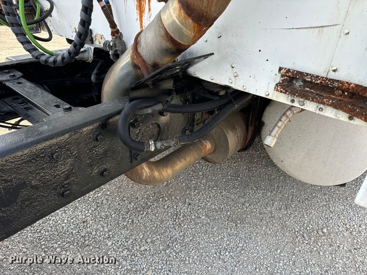 image for item DV5918 2007 Kenworth  T600 semi truck