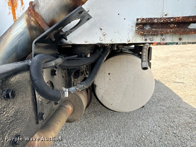 image for item DV5918 2007 Kenworth  T600 semi truck