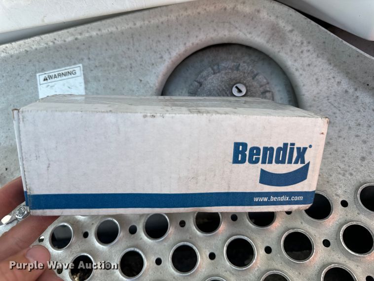 image for item DV5918 2007 Kenworth  T600 semi truck