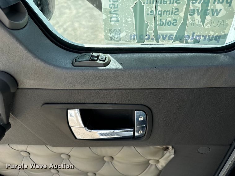 image for item DV5918 2007 Kenworth  T600 semi truck