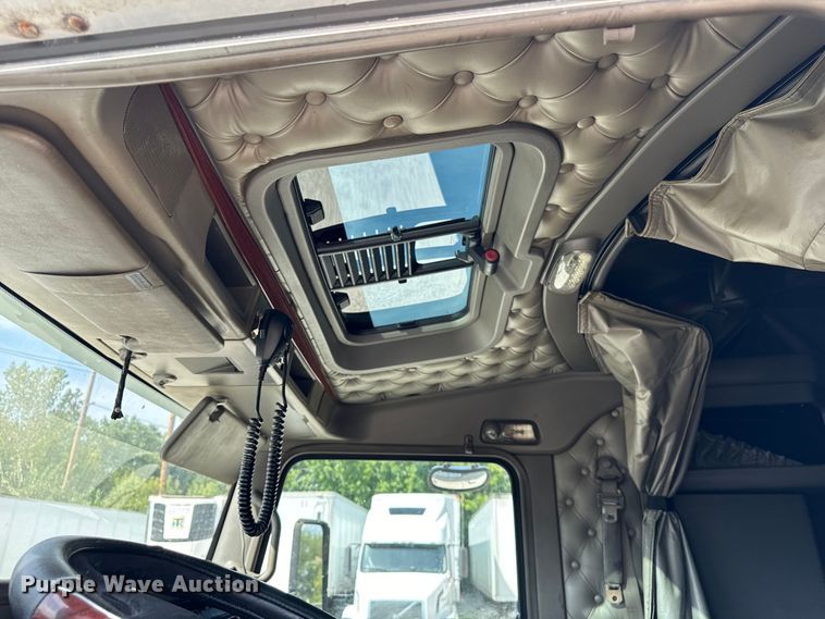 image for item DV5918 2007 Kenworth  T600 semi truck