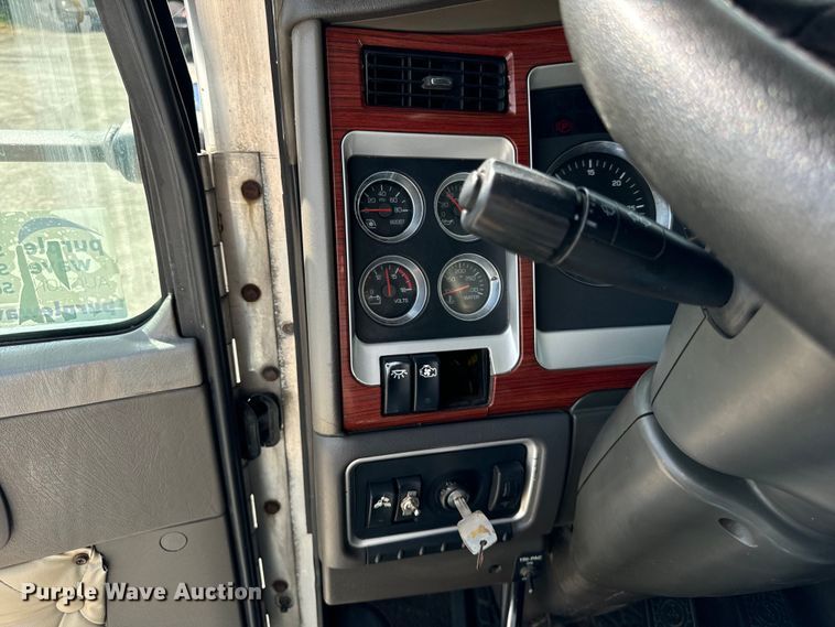 image for item DV5918 2007 Kenworth  T600 semi truck
