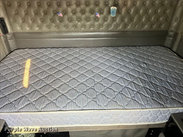 image for item DV5918 2007 Kenworth  T600 semi truck