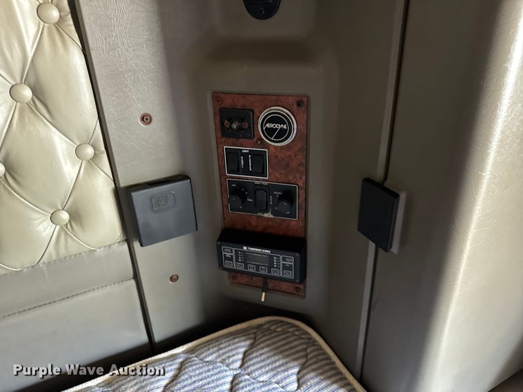 image for item DV5918 2007 Kenworth  T600 semi truck