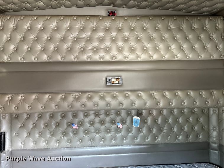 image for item DV5918 2007 Kenworth  T600 semi truck