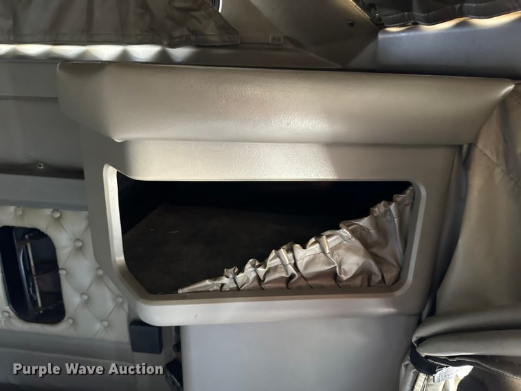 image for item DV5918 2007 Kenworth  T600 semi truck