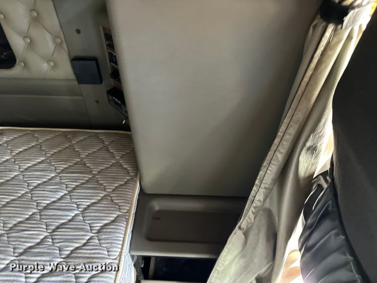 image for item DV5918 2007 Kenworth  T600 semi truck