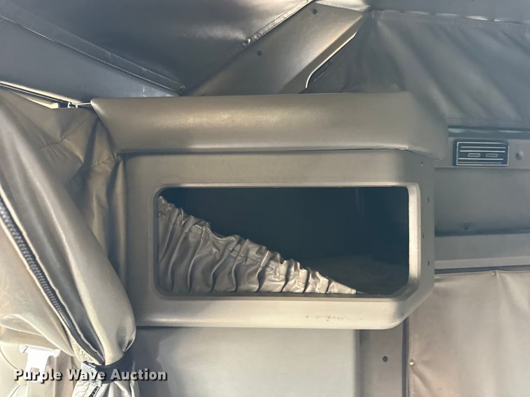 image for item DV5918 2007 Kenworth  T600 semi truck