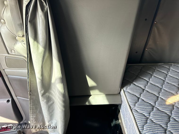 image for item DV5918 2007 Kenworth  T600 semi truck