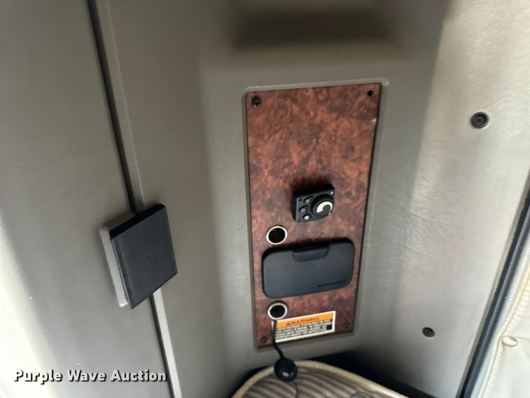 image for item DV5918 2007 Kenworth  T600 semi truck