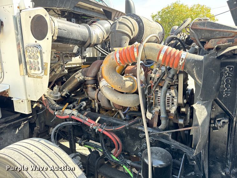 image for item DV5918 2007 Kenworth  T600 semi truck