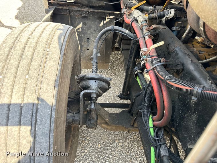 image for item DV5918 2007 Kenworth  T600 semi truck