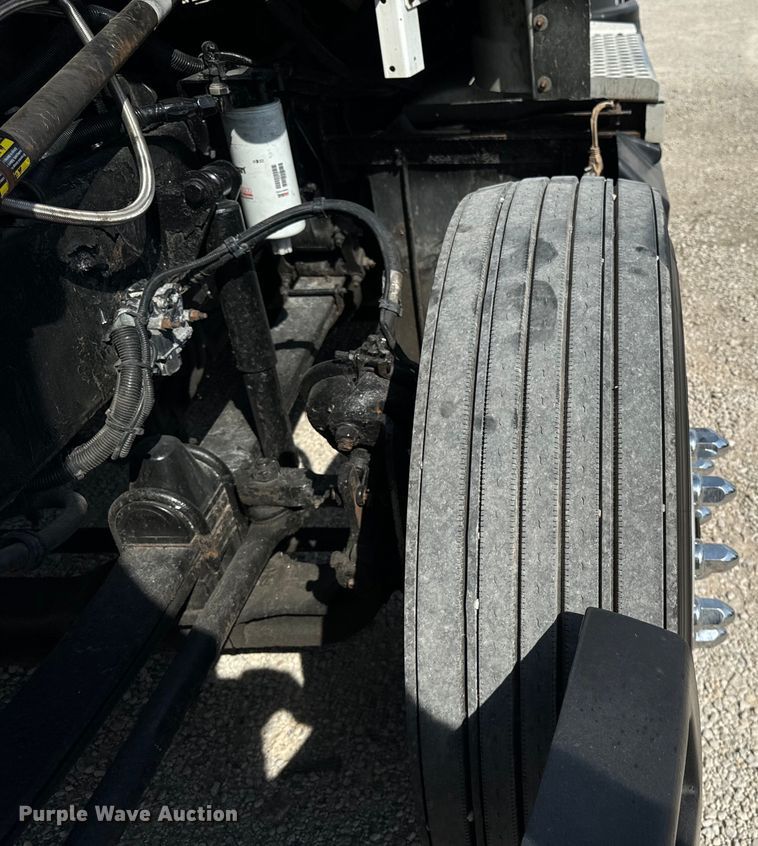 image for item DV5918 2007 Kenworth  T600 semi truck