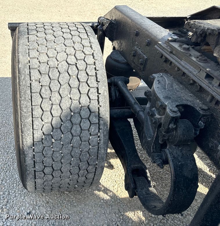 image for item DV5918 2007 Kenworth  T600 semi truck