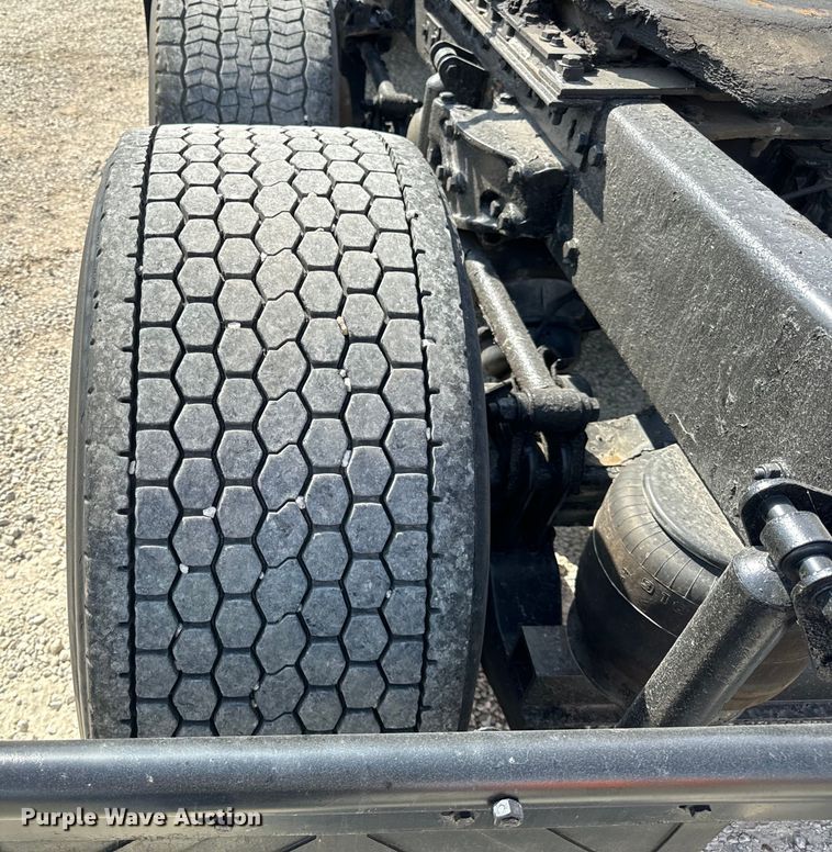 image for item DV5918 2007 Kenworth  T600 semi truck