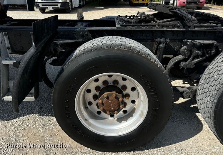 image for item DV5918 2007 Kenworth  T600 semi truck