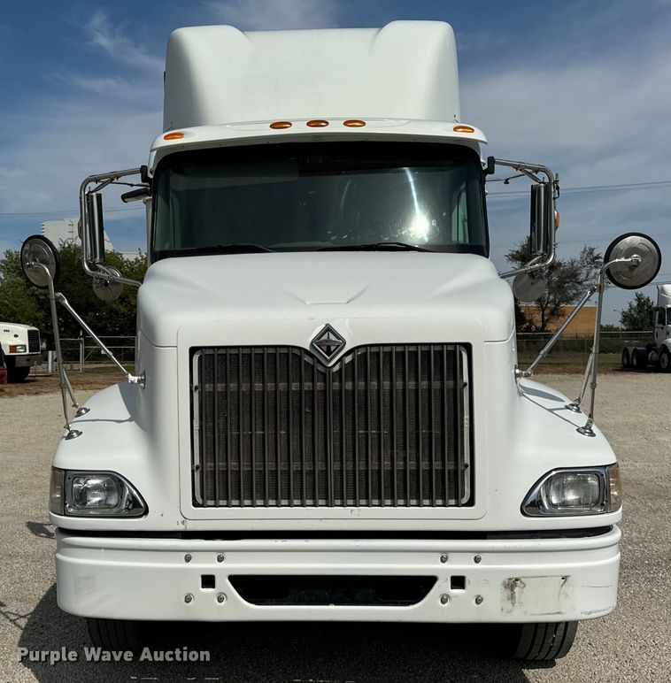 image for item DV5920 2008 International  9200i semi truck
