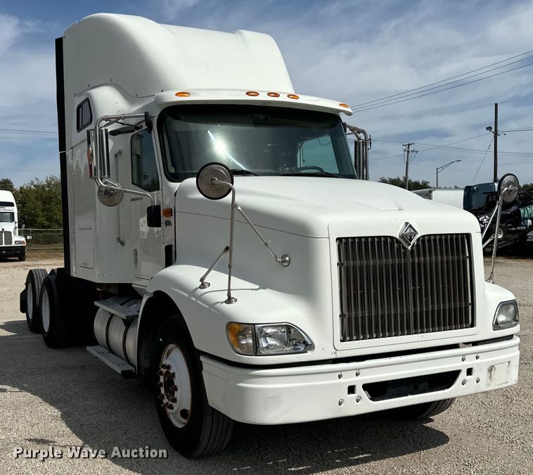 image for item DV5920 2008 International  9200i semi truck