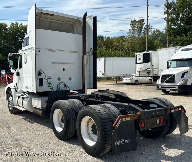 image for item DV5920 2008 International  9200i semi truck